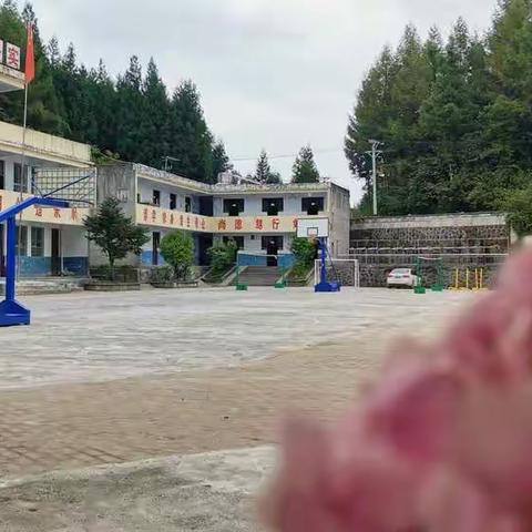 前山小学招保安员啦