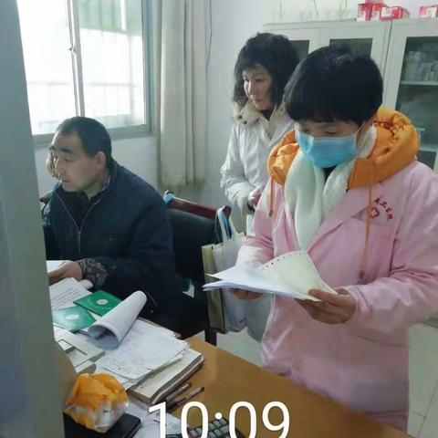 九峰镇卫生院职工在张凌靖院长带领下下乡核查工作