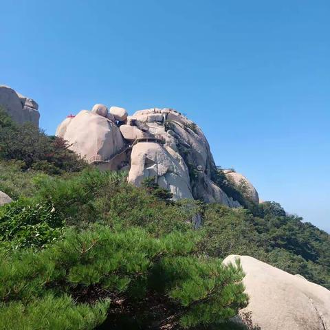 登峄山而小鲁，登泰山小天下