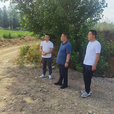 副县长闫鹏云深入松村镇调研产业发展