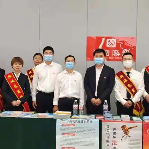 万名党员进万村，宣传业务惠群众