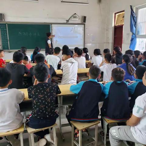 和潘生小学防溺水安全知识班会