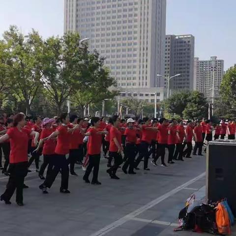 滨州农商银行府前支行成功开展广场舞公益推广教学活动