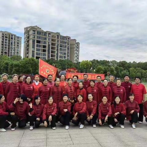 “九九重：今又重阳＂：迎重阳，庆国庆