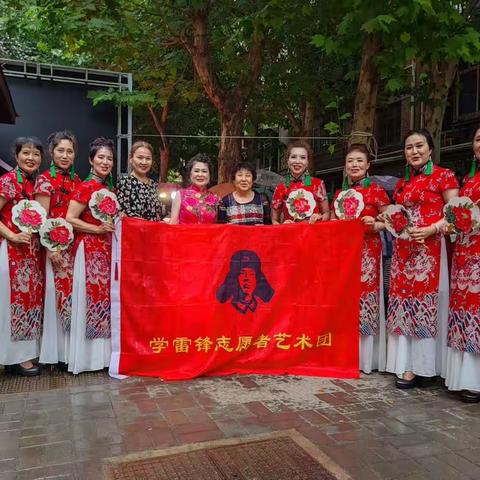 学雷锋志愿者艺术团走进远东东社区欢庆‘’七一‘’