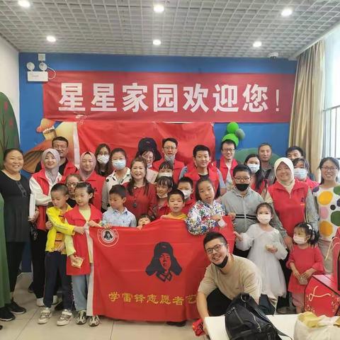 正值中秋之际，学雷锋志愿者艺术团看望残疾儿童，过了一个很有意义的中秋节