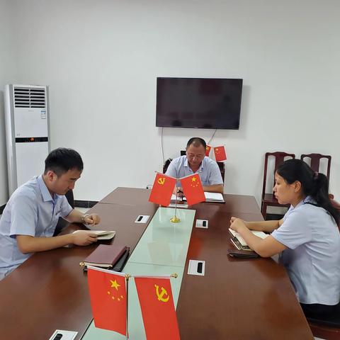 五里信用社继续开展“不忘初心、牢记使命”主题教育学习