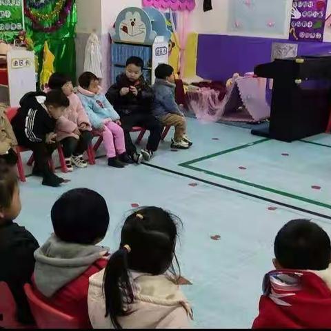 华庭幼儿园月亮一班——《自我介绍》