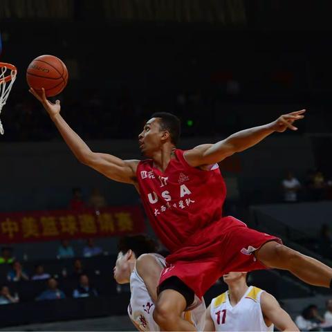 中美篮球邀请赛在嘉善姚庄体育馆开战。5月26日晚，浙江稠州银行队VS美国NBA发展联盟队。