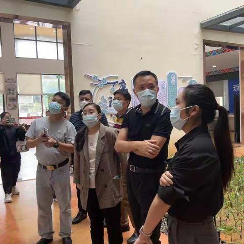 三亚市海棠区民政局携龙海大社区社会工作服务站到琼中县未成年人保护站示范点参观学习