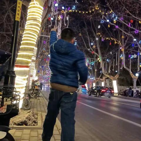 景华中学初一二班。我劳动，我快乐！