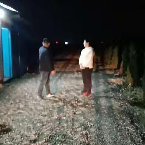 5月7鲁山县杨洪峰副县长夜巡河道途经让河乡、董周乡、库区乡，查看河务局河道值班情况、值班记录、强调注意安全！