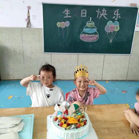 祝育才幼儿园葡萄班任俊泽小朋友生日快乐！