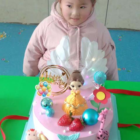 祝贺育才幼儿园葡萄班张紫琪小美女生日快乐