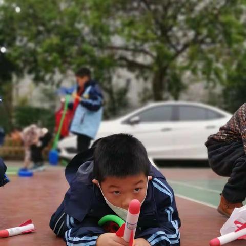 小小气火箭，飞跃无极限！——棠香小学第八届海棠文化节之科技活动