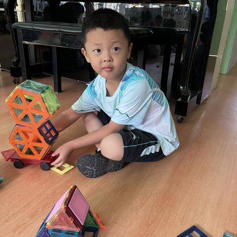 活泼可爱的小帅哥陈俊豪