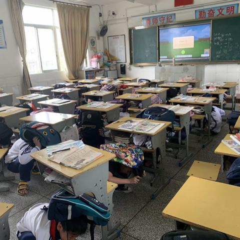 提高安全意识，巩牢安全防线——-新兴小学举行防震疏散演练