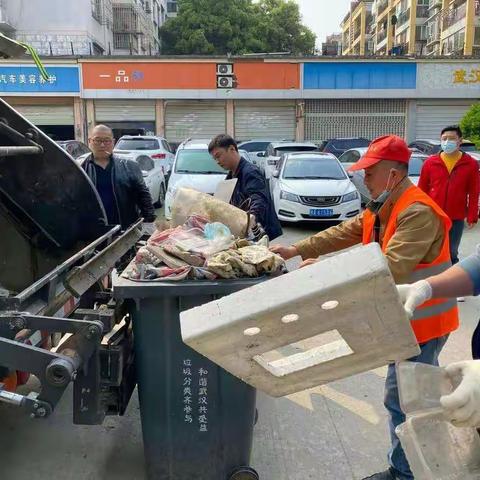 五里墩街五合里社区"爱国卫生月"周末义务劳动