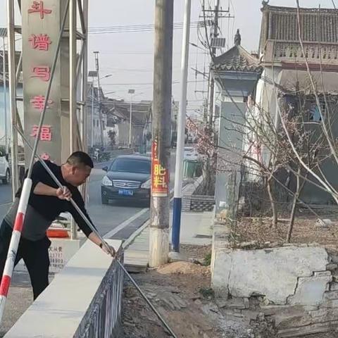 清理河道，美化家园