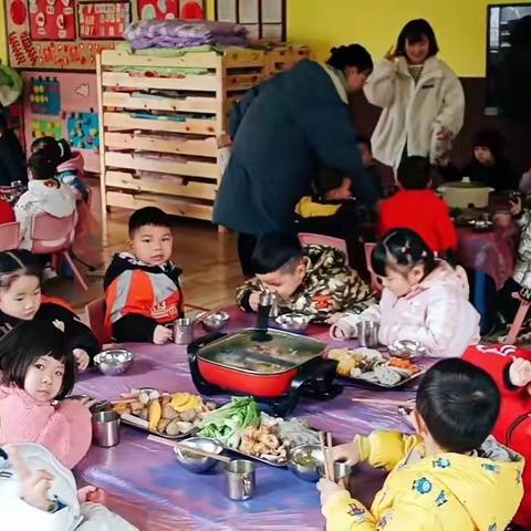“冬日同盛宴，浓浓火锅香”                                  中一班吃火锅活动