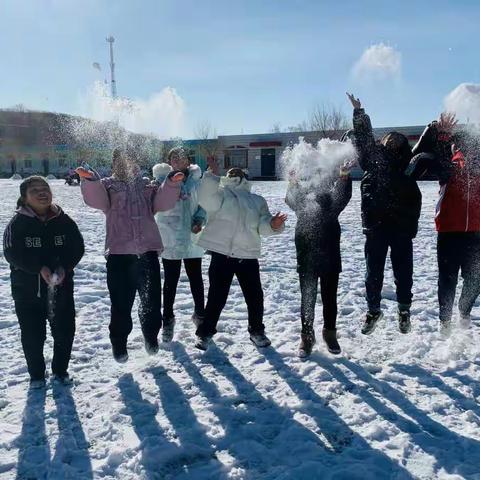 助力冬奥燃情冰雪——龙腰小学