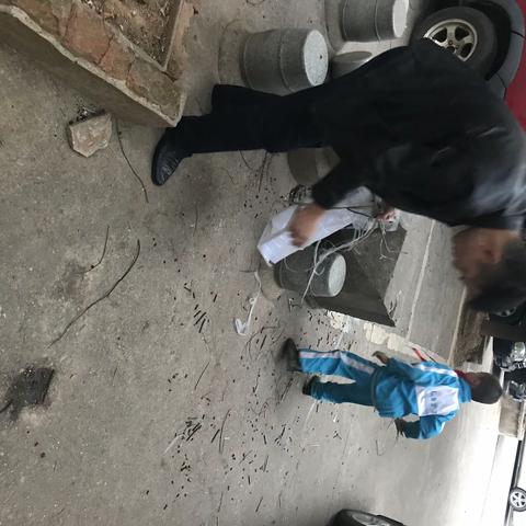 “小手拉大手进社区”实践活动