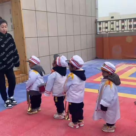 融智幼儿园小小班第十四周周精彩