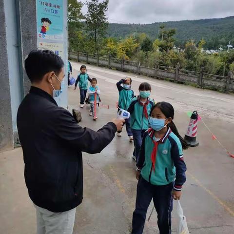 腾越里仁明德小学关于进一步加强新冠肺炎疫情防控致学生家长的一封信