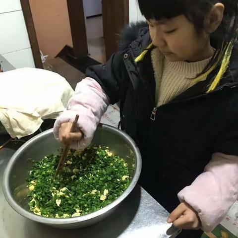 大家好，我是池阳小学三年级一班的杨昕怡，我正在参加池阳小学寒假“微实践 做中学”活动之传统美食