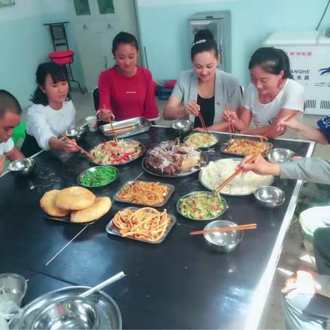 秋高气爽时 喜迎异乡客 ――吉木萨尔县第二双语幼儿园慰问南北疆双向挂职园长和支教大学生