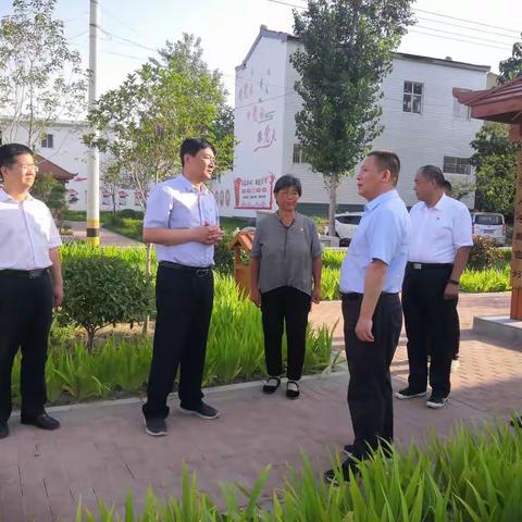 省委组织部常务副部长苏长青赴通许县陈庄村开展工作调研