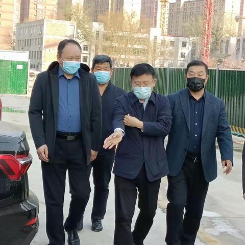 桥西区教育局张振亚书记到我校视察指导改扩建项目