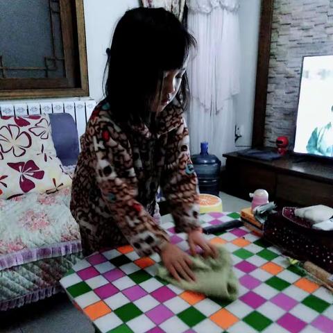 我是一年级三（3）班王羽墨，我想告诉大家，我长大了啦～