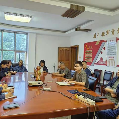 传动分厂综合管理室召开扁平化后首次班前会，传达公司安全生产工作视频会议精神