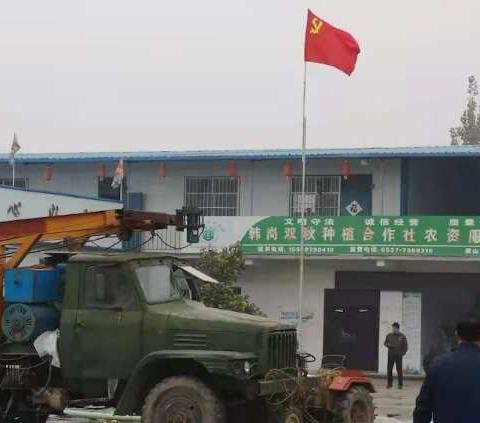 做先锋党旗飘扬工地  重质量安全永记在心---县水务局工程处党支部在项目施工中发挥党员先锋模范作用
