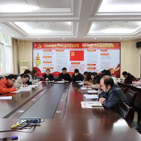 百家争鸣抒己见    姹紫嫣红满园春