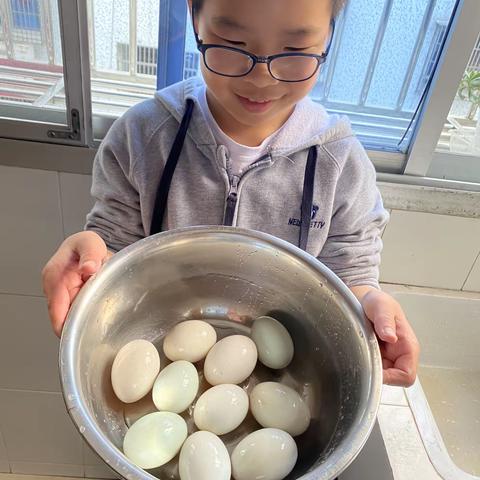 制作美味咸鸭蛋