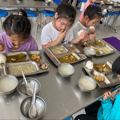 珍惜粮食，从我做起—-化龙镇实验小学主题活动