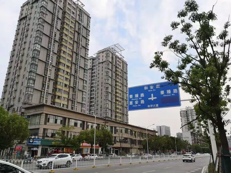 和平大道徐家棚潜力三层商铺分租整租均可来阅!