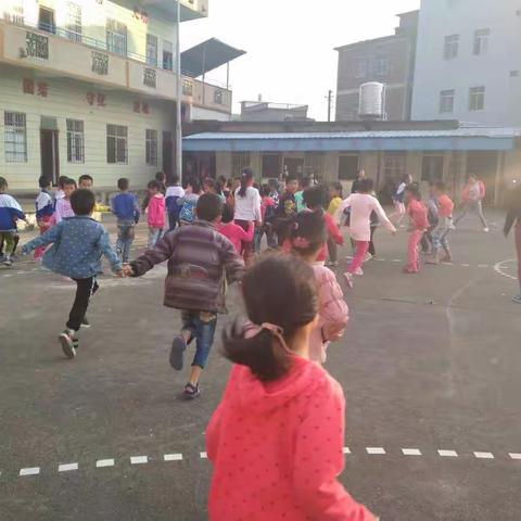 樟村小学预防地震安全疏散演练