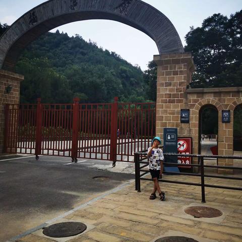 我是池阳小学四年级四班的白梓童，我正在参加池阳小学“喜迎二十大 争做好少年”主题微实践“微旅行”主题活动
