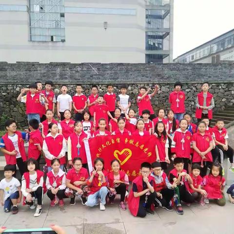 “迎端午 赠香囊”传统节日传承志愿活动