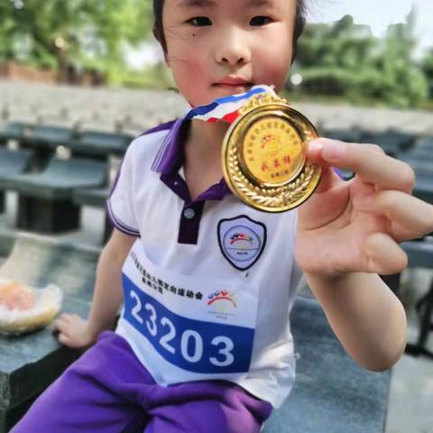 我拍外孙女（104）参加幼儿园春季定向运动会