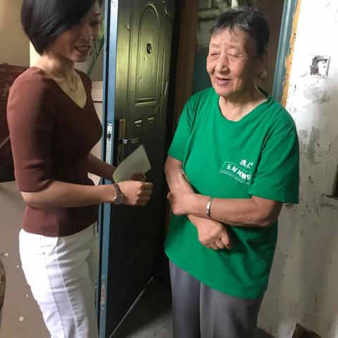 杨庄社区妇联开展“敬老月”巾帼志愿服务活动