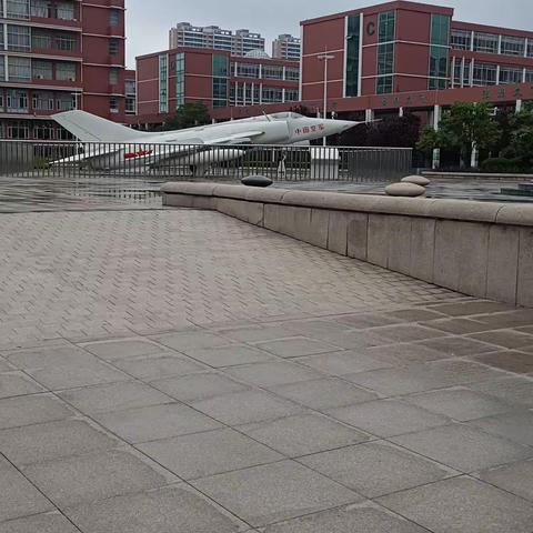 《家校共育－－北镇中学为祖国孵化国之栋梁》