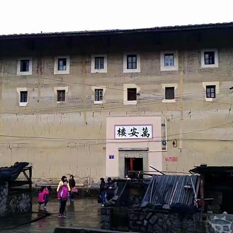 福建行二：清晨雨中漫游龙岩永定高东土楼群