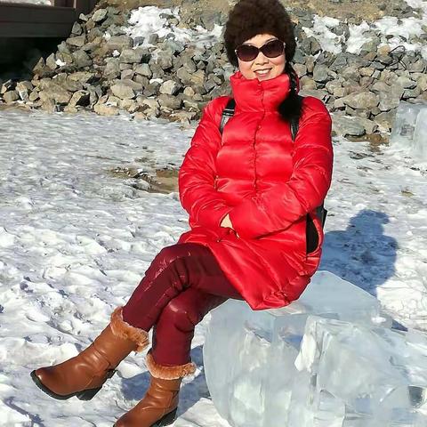 哈尔滨观冰雕，中国雪乡赏雾淞。