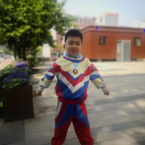 雁塔中华世纪城开元幼儿园“善善宝贝讲故事”—绘本故事《好饿的小蛇》