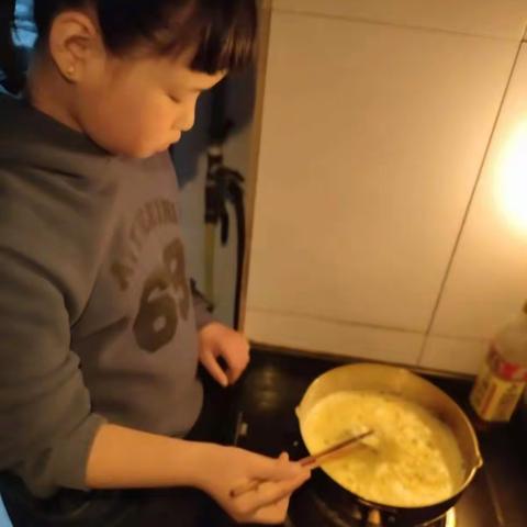 大家好我是池阳小学四年级四班学生周笑妍，正在参加＂微实践做中学＂一一《微美食》活动！