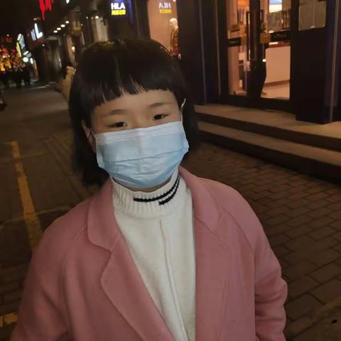 大家好，我是池阳小学四年级四班学生周笑妍，我正在参加学校的“微实践，做中学”之疫情防控，事关你我，筑起屏障